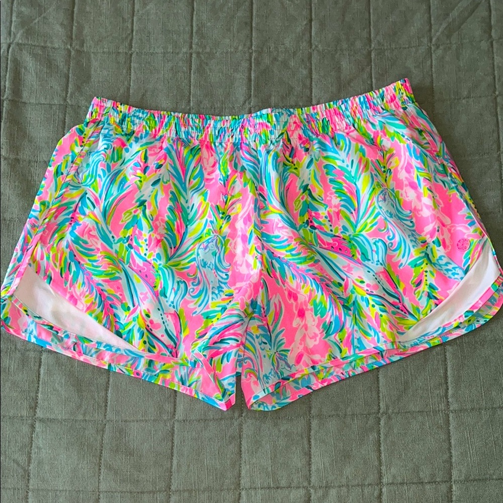 🩷Lilly Pulitzer Luxletic Shorts🩷